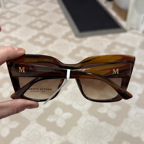 Martha Stewart Brown Tortoise Sunglasses with case - Picture 4 of 8